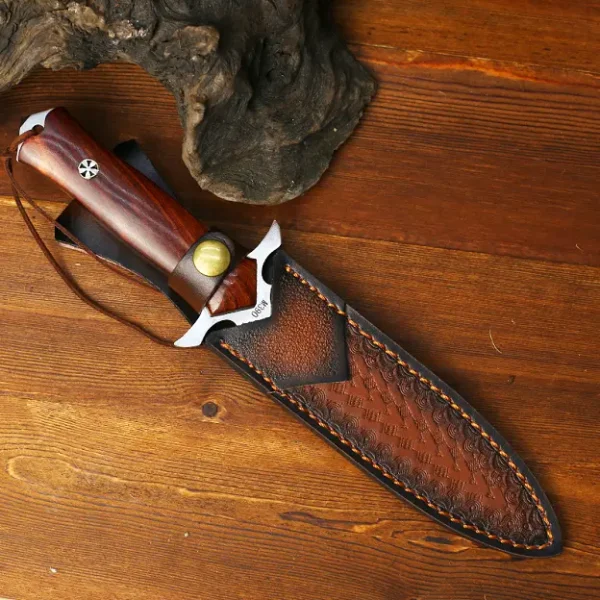 Strike dagger